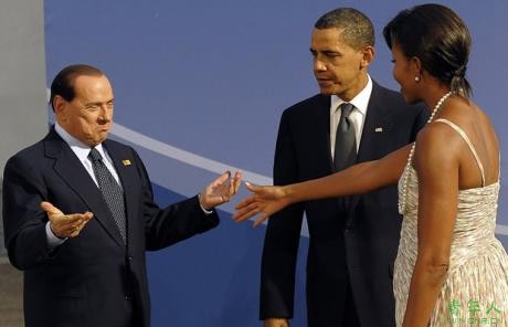 G20峰会贝卢斯科尼欲抱米歇尔遭拒
G20峰会贝卢斯科尼欲抱米歇尔遭拒