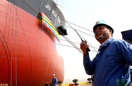 Super oil tanker christened in Shanghai