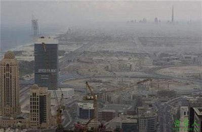 Dubai struggles to ease debt default fears