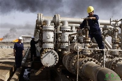 Iraq initials deal on prized oil field
